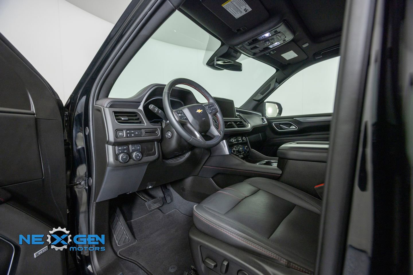 Used 2024 Chevrolet Suburban RST w/ Luxury Package AWD/4WD image 10