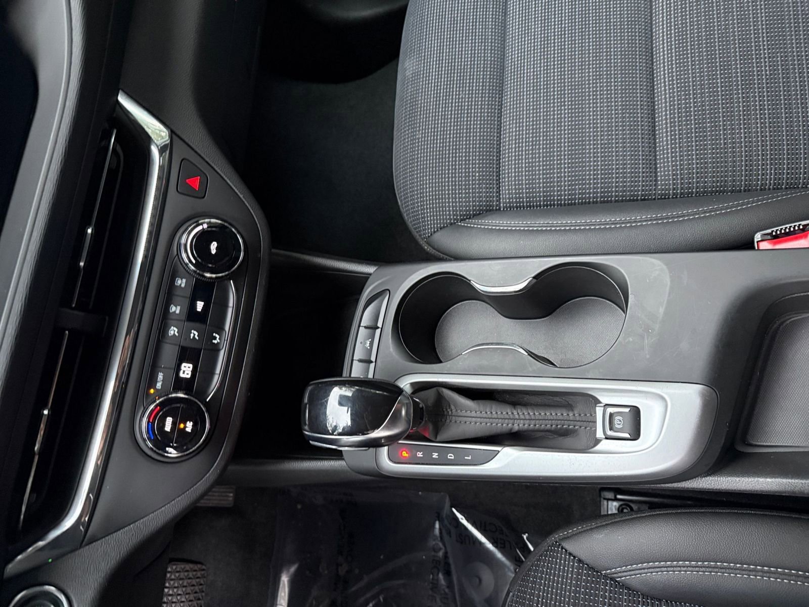 Used 2025 Buick Envista Preferred image 35