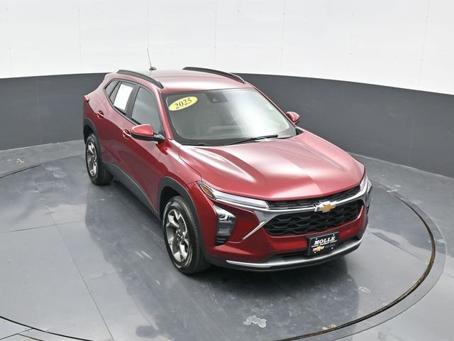 Used 2025 Chevrolet Trax LT w/ LT Convenience Package image 1