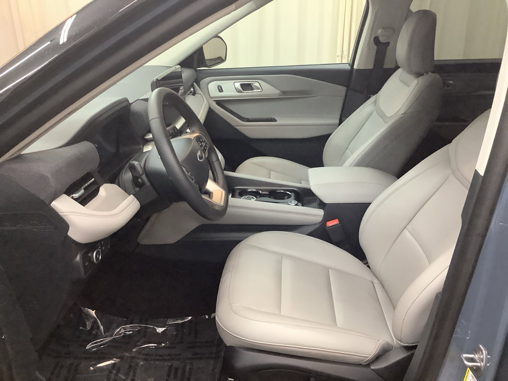 Used 2025 Ford Explorer Active w/ Active Comfort Package image 14