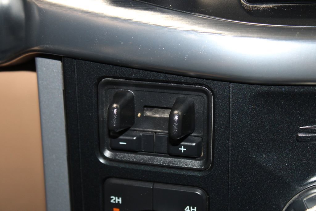 Used 2023 Ford F150 Lariat w/ Trailer Tow Package image 41