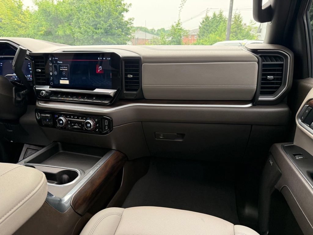 Used 2025 GMC Sierra 2500 SLT w/ SLT Premium Package AWD/4WD image 23