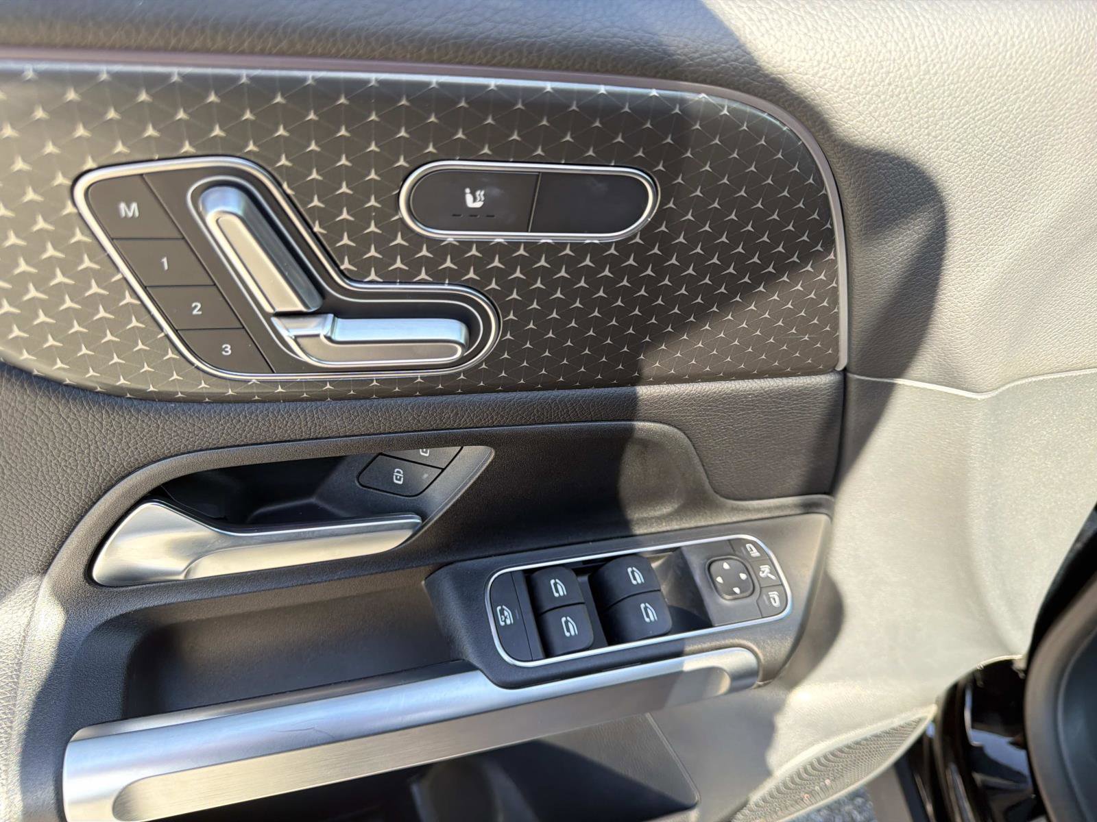 Used 2025 Mercedes-Benz GLB 250 image 16