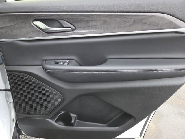 Used 2023 Jeep Grand Cherokee L Limited image 27