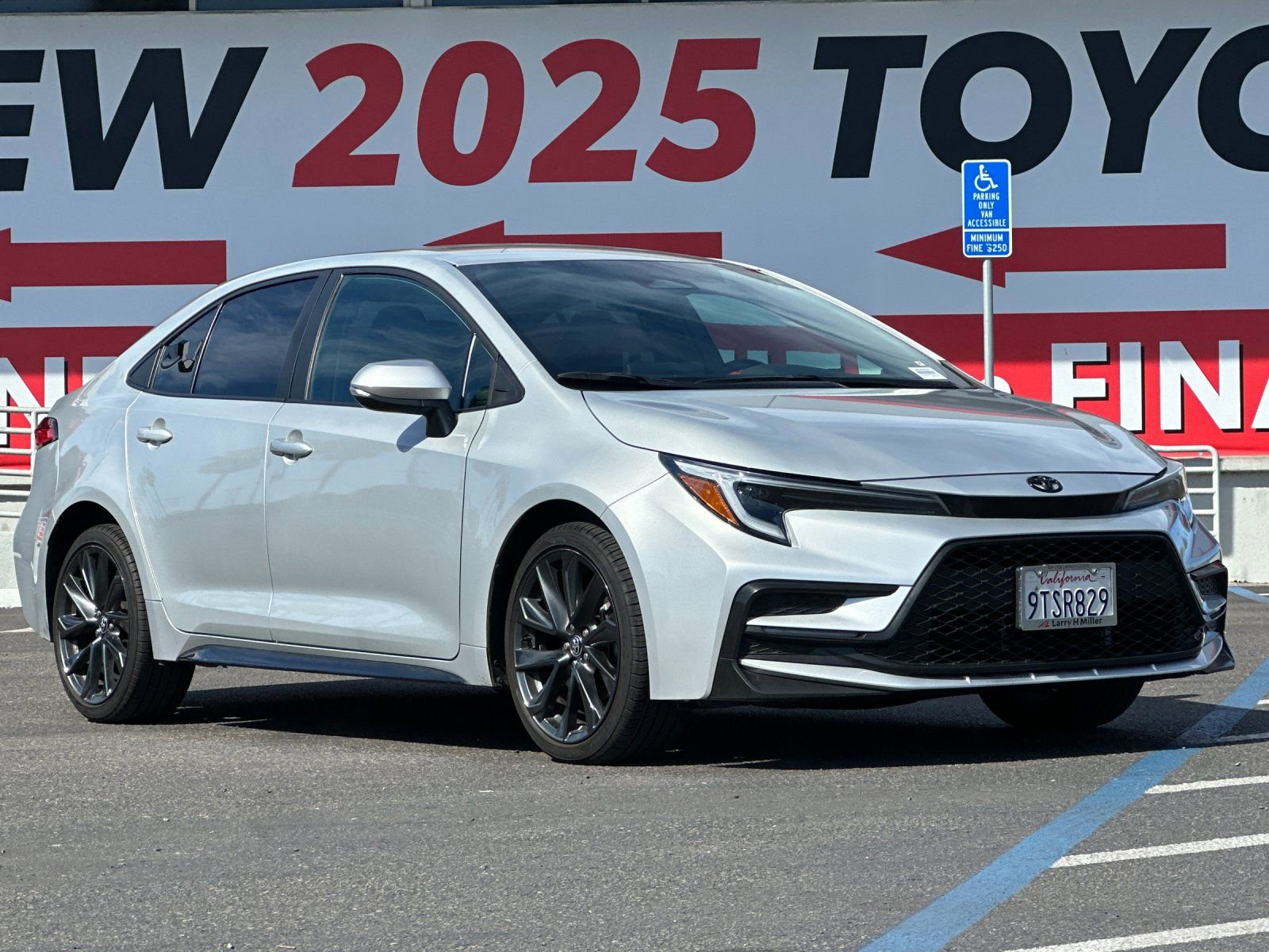 Used 2025 Toyota Corolla SE image 8