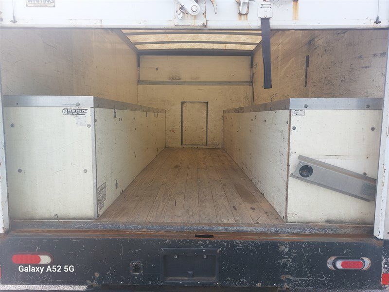 Used 2017 Chevrolet Express 4500 image 22