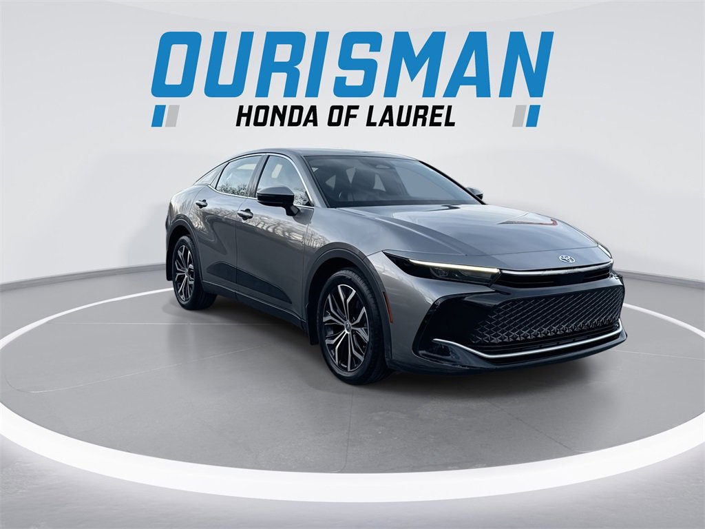 Used 2023 Toyota Crown XLE image 2