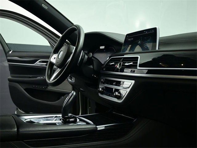 Used 2022 BMW 740i xDrive 740i xDrive w/ M Sport Package image 30