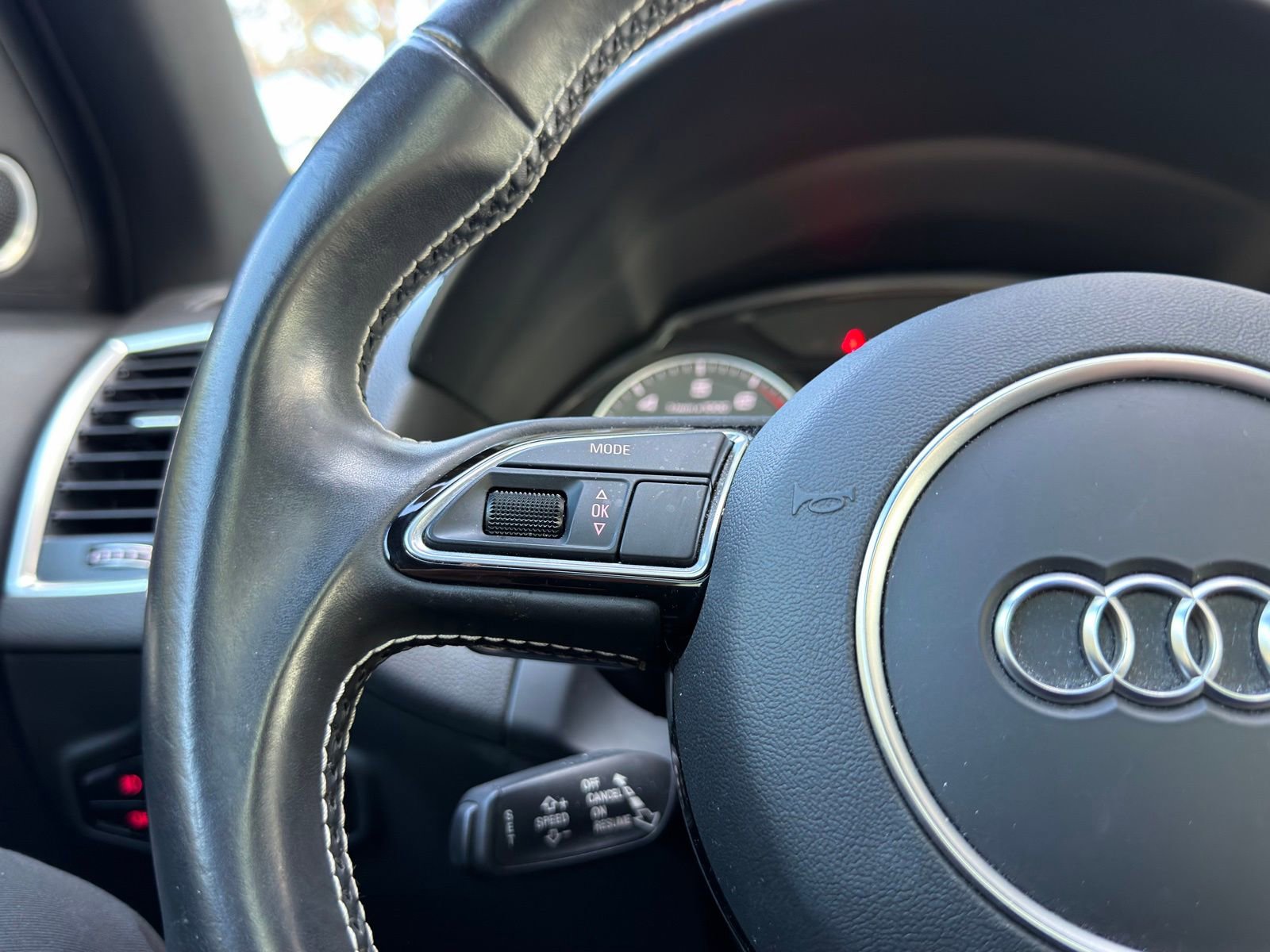 Used 2017 Audi SQ5 Premium Plus w/ Technology Package image 25