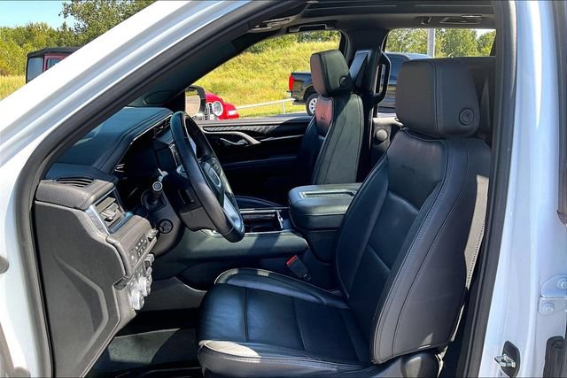 Used 2024 GMC Yukon Denali w/ Advanced Technology Package AWD/4WD image 21