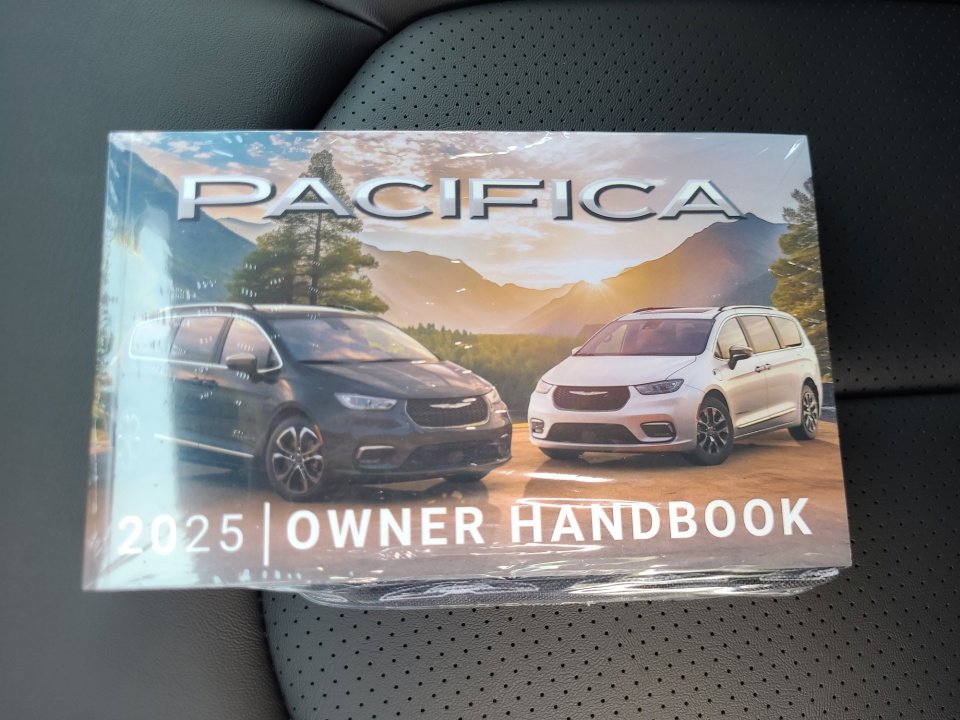 New 2025 Chrysler Pacifica Select image 34