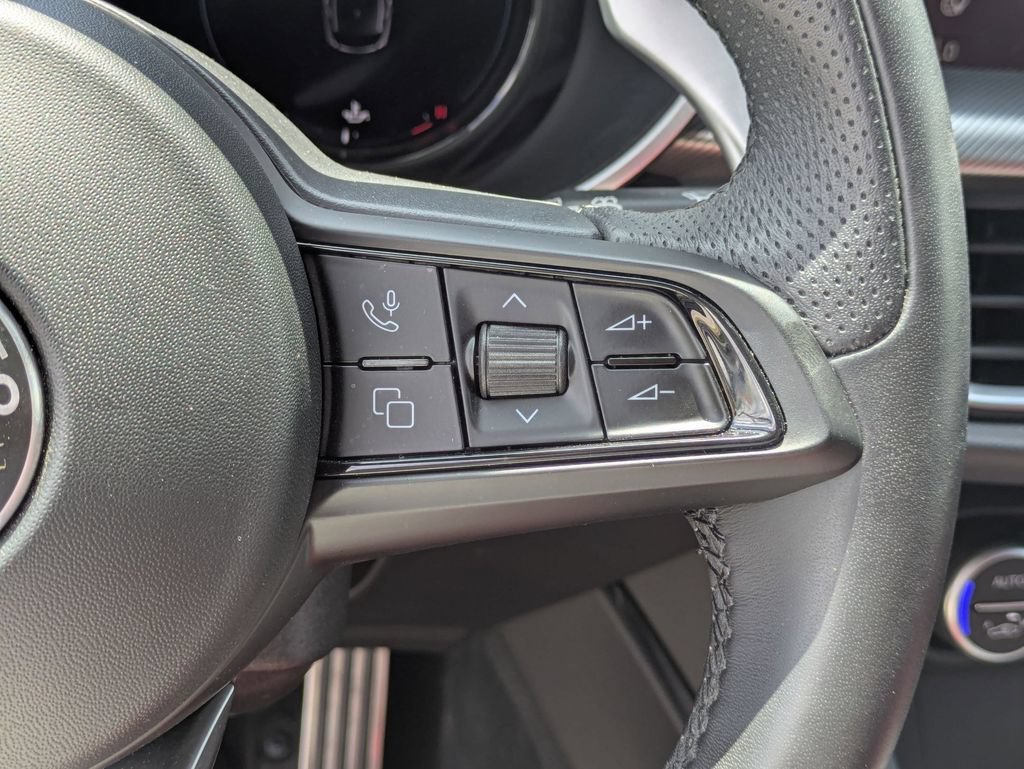 Used 2024 Alfa Romeo Stelvio Veloce AWD/4WD image 19