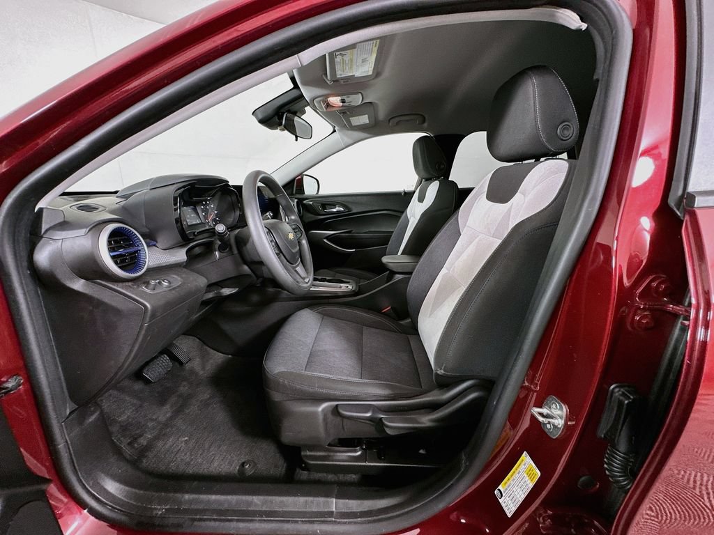 Used 2024 Chevrolet Trax LS w/ LS Convenience Package FWD image 20