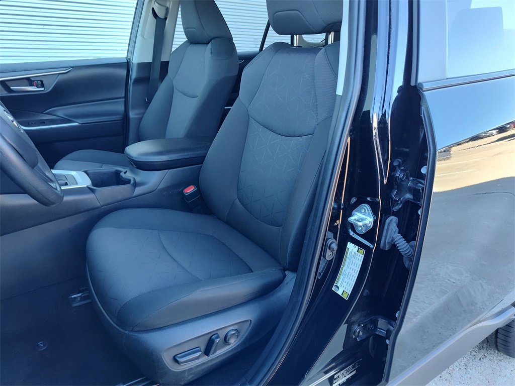 Used 2024 Toyota RAV4 XLE image 22