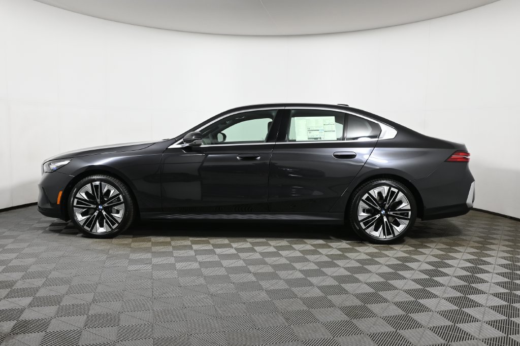 Used 2026 BMW 530i xDrive w/ Premium Package AWD/4WD image 2