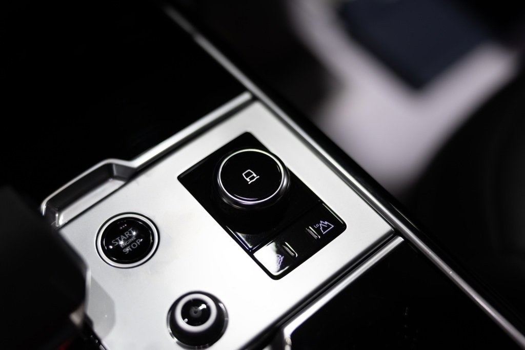 Used 2023 Land Rover Range Rover SE image 24