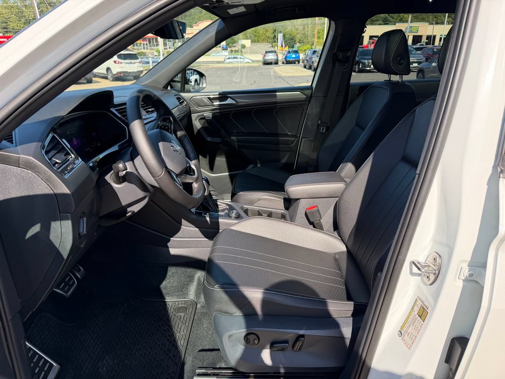 Used 2022 Volkswagen Tiguan SE R-Line AWD/4WD image 10