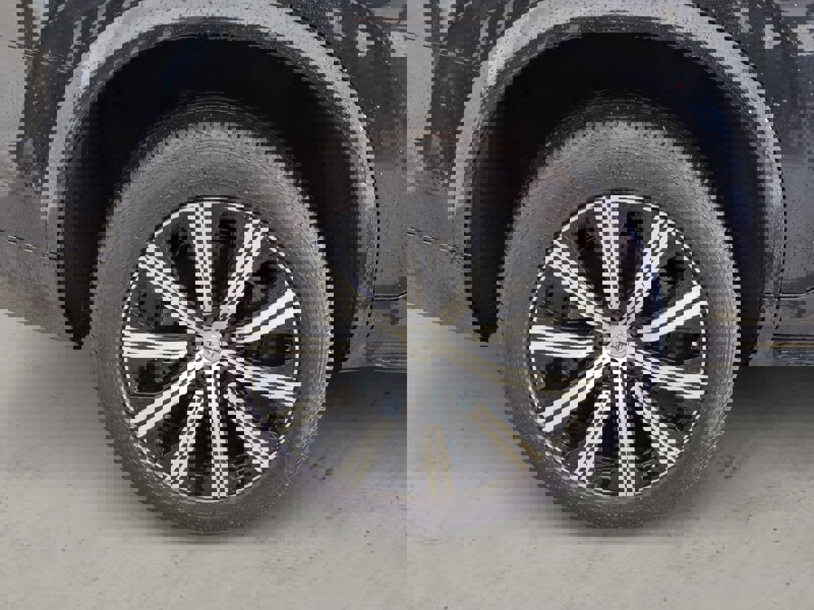 Used 2025 Volvo XC90 B6 Plus image 8