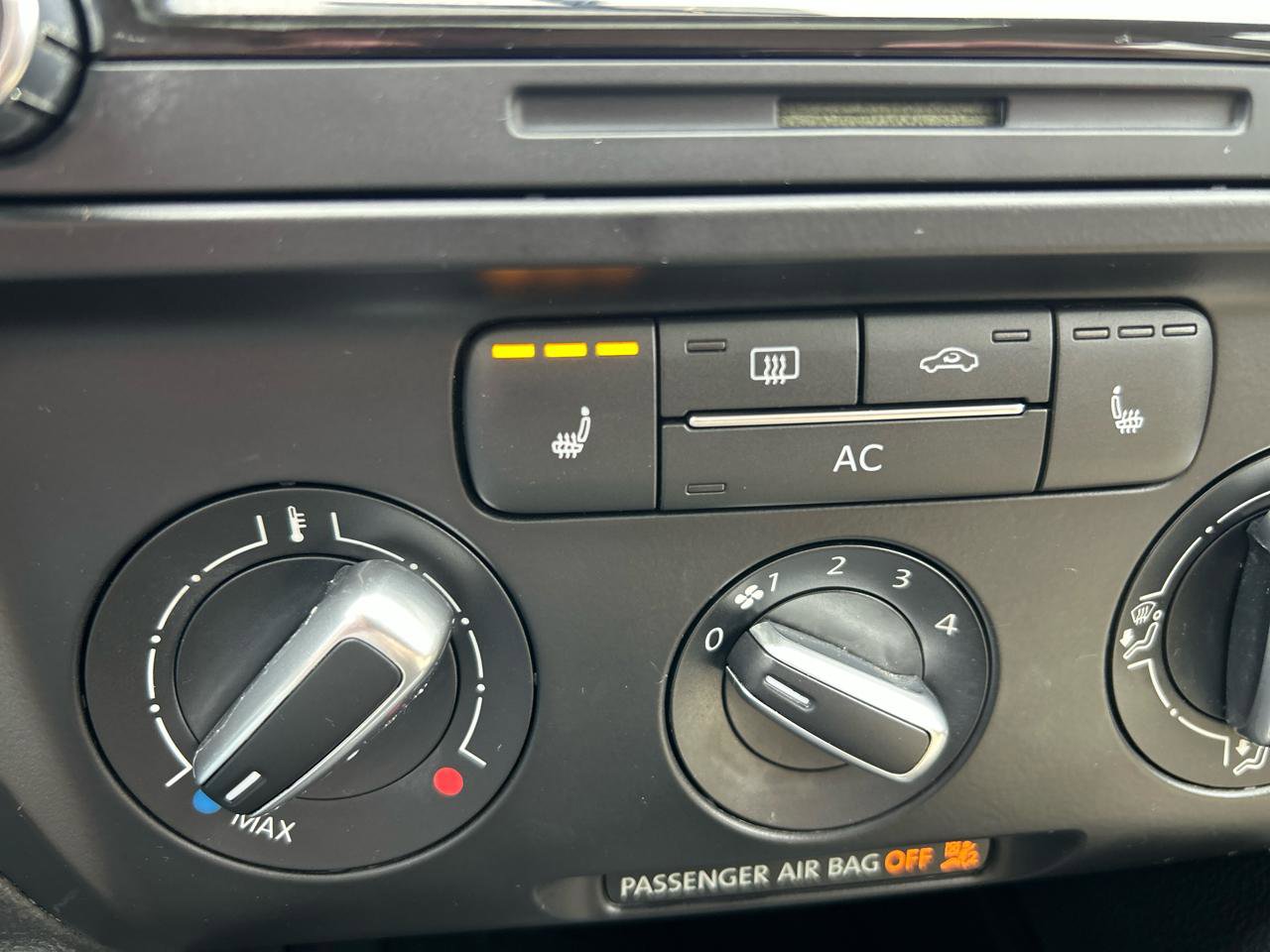 Used 2012 Volkswagen Jetta SE FWD image 19