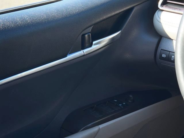 Used 2022 Toyota Camry SE FWD image 19