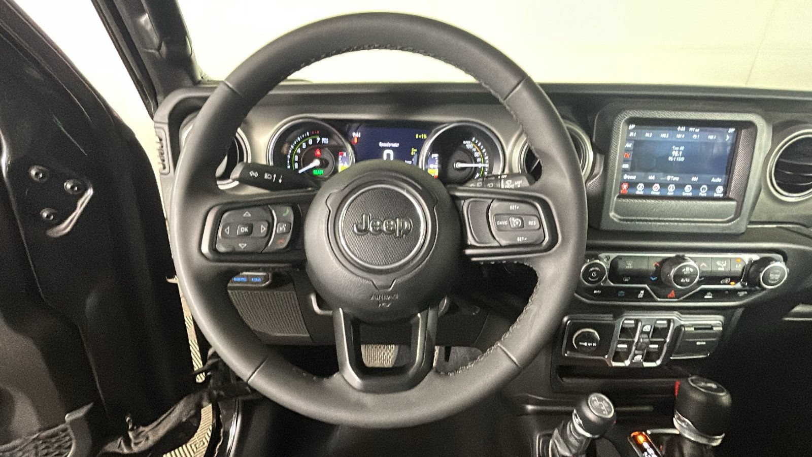 Used 2023 Jeep Wrangler Unlimited AWD/4WD image 15