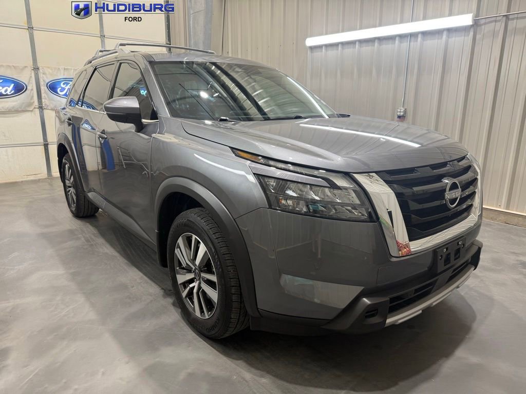 Used 2025 Nissan Pathfinder SL FWD video 1