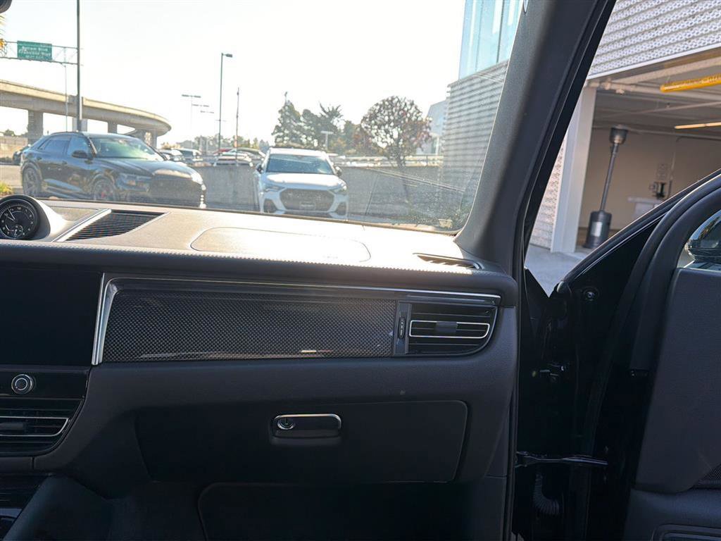 Used 2024 Porsche Macan GTS image 11