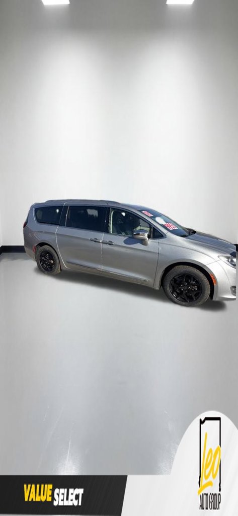 Used 2018 Chrysler Pacifica Limited FWD image 1