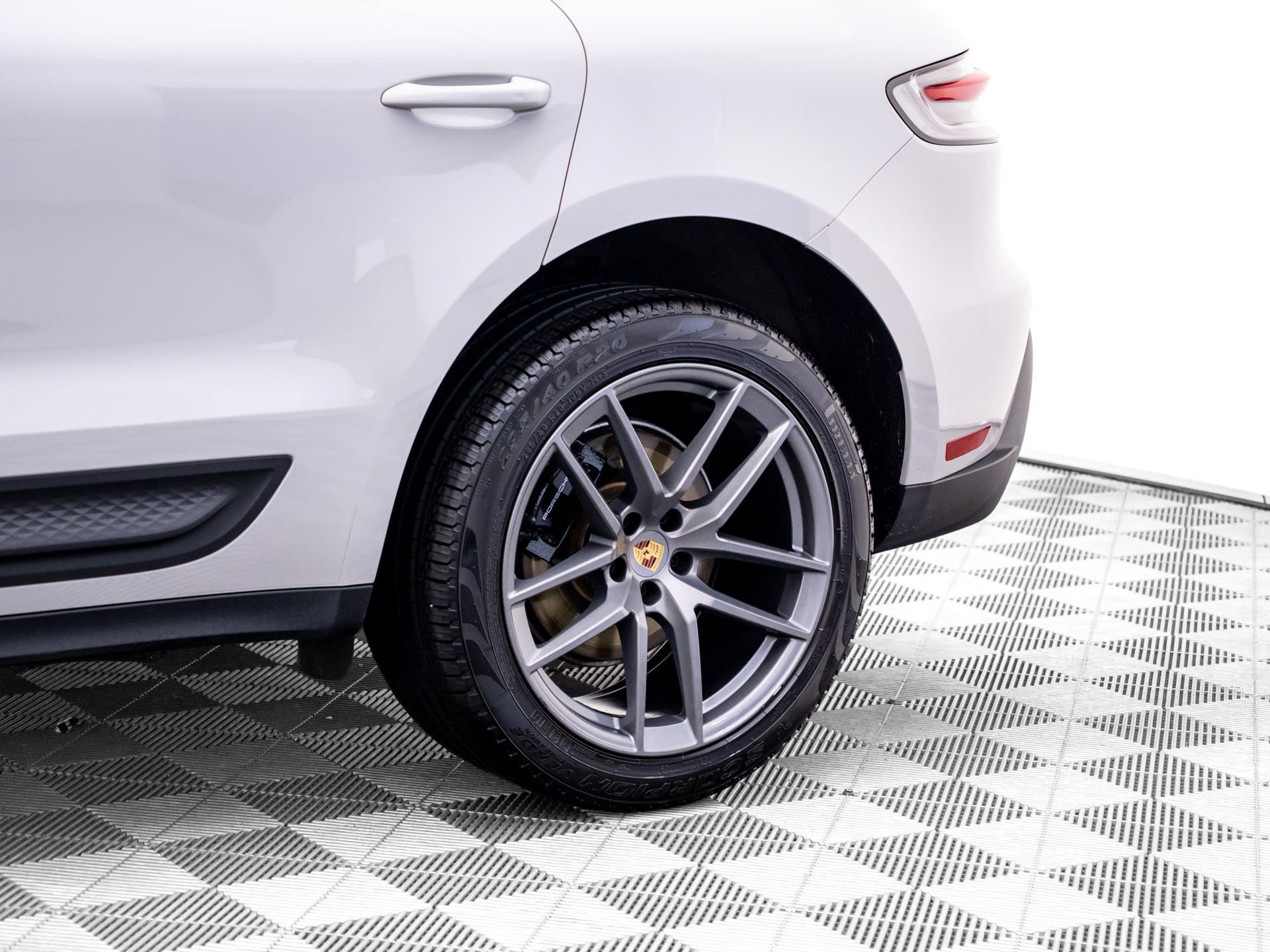 Used 2023 Porsche Macan AWD/4WD image 33