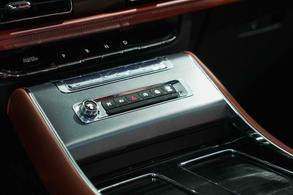 Used 2025 Lincoln Aviator Reserve w/ Jet Appearance Package image 27