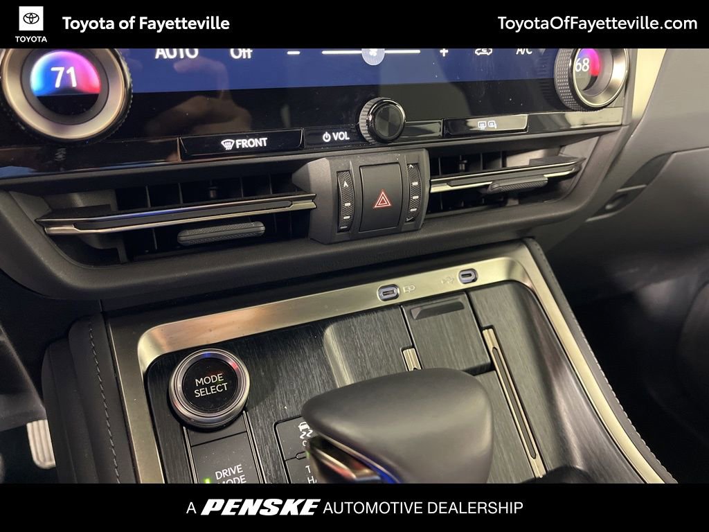 Used 2025 Lexus GX 550 w/ Accessory Package (2T) image 29