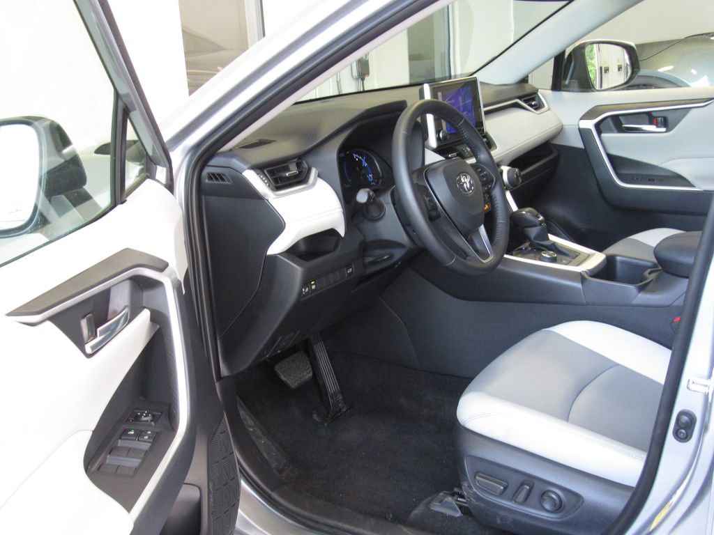 Certified 2025 Toyota RAV4 XLE Premium AWD/4WD image 10