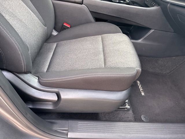 Used 2025 Nissan Rogue SV image 11