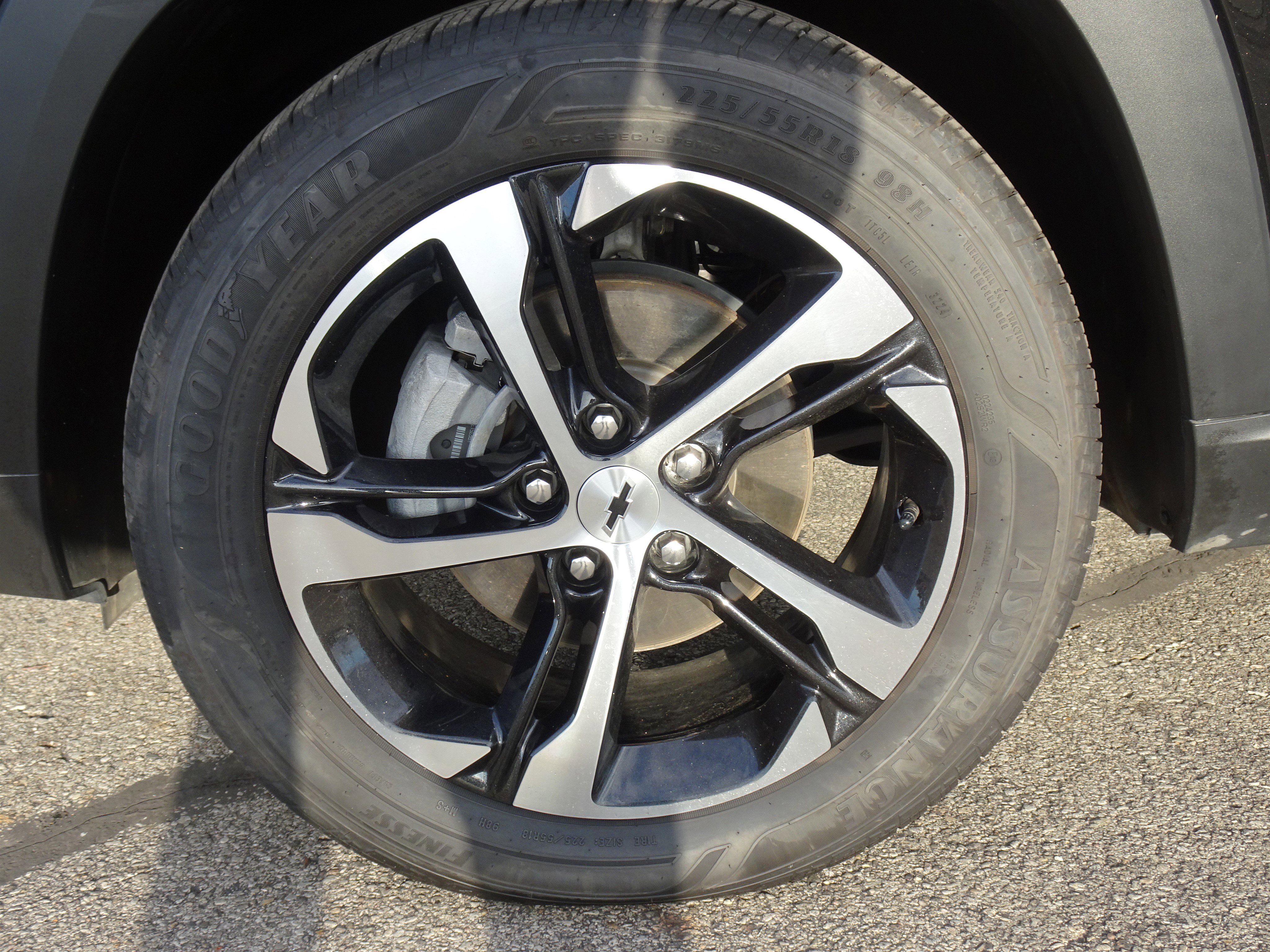 Used 2025 Chevrolet Trax RS image 24