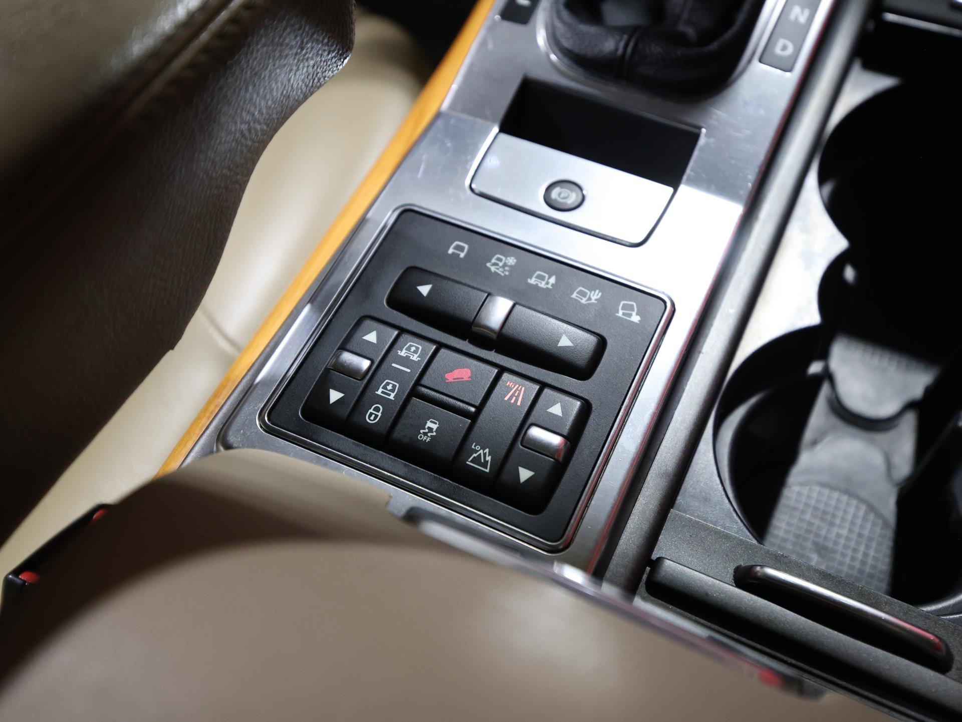 Used 2013 Land Rover Range Rover Sport HSE image 21