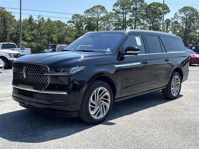 New 2025 Lincoln Navigator L Reserve image 2