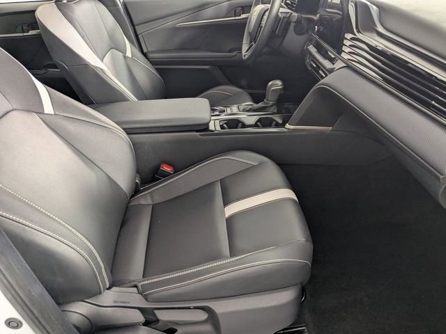 Used 2025 Toyota Camry SE image 30