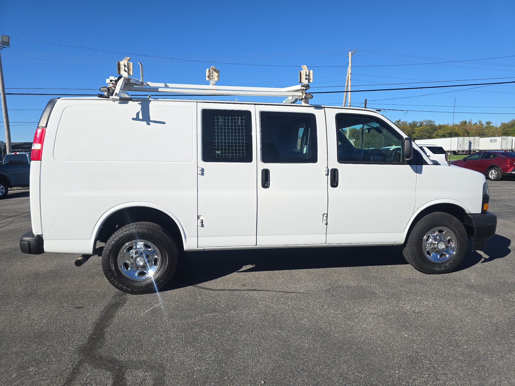 Used 2018 Chevrolet Express 2500 w/ Driver Convenience Package RWD image 11