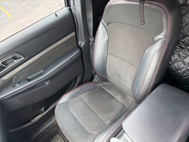 Used 2018 Ford Explorer XLT w/ XLT Appearance Package AWD/4WD image 12