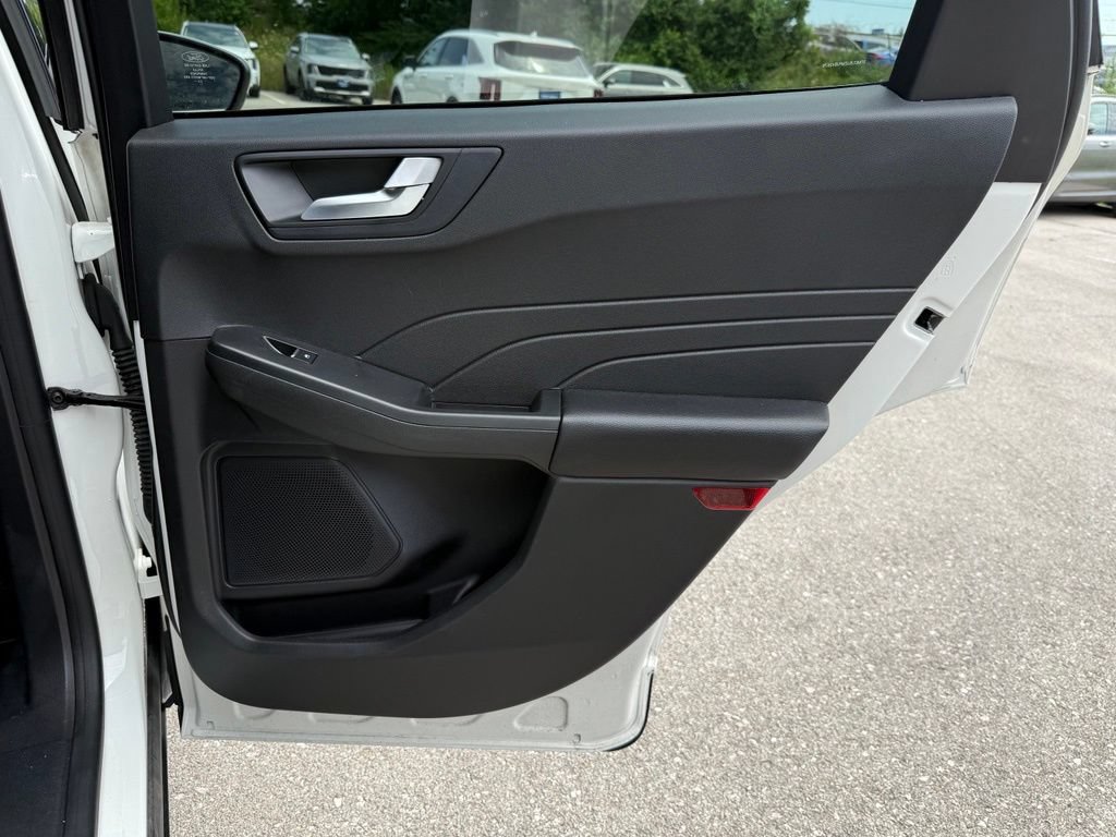 Used 2023 Ford Escape Platinum AWD/4WD image 16