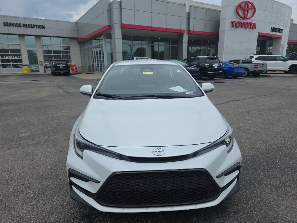 Used 2025 Toyota Corolla SE FWD image 2