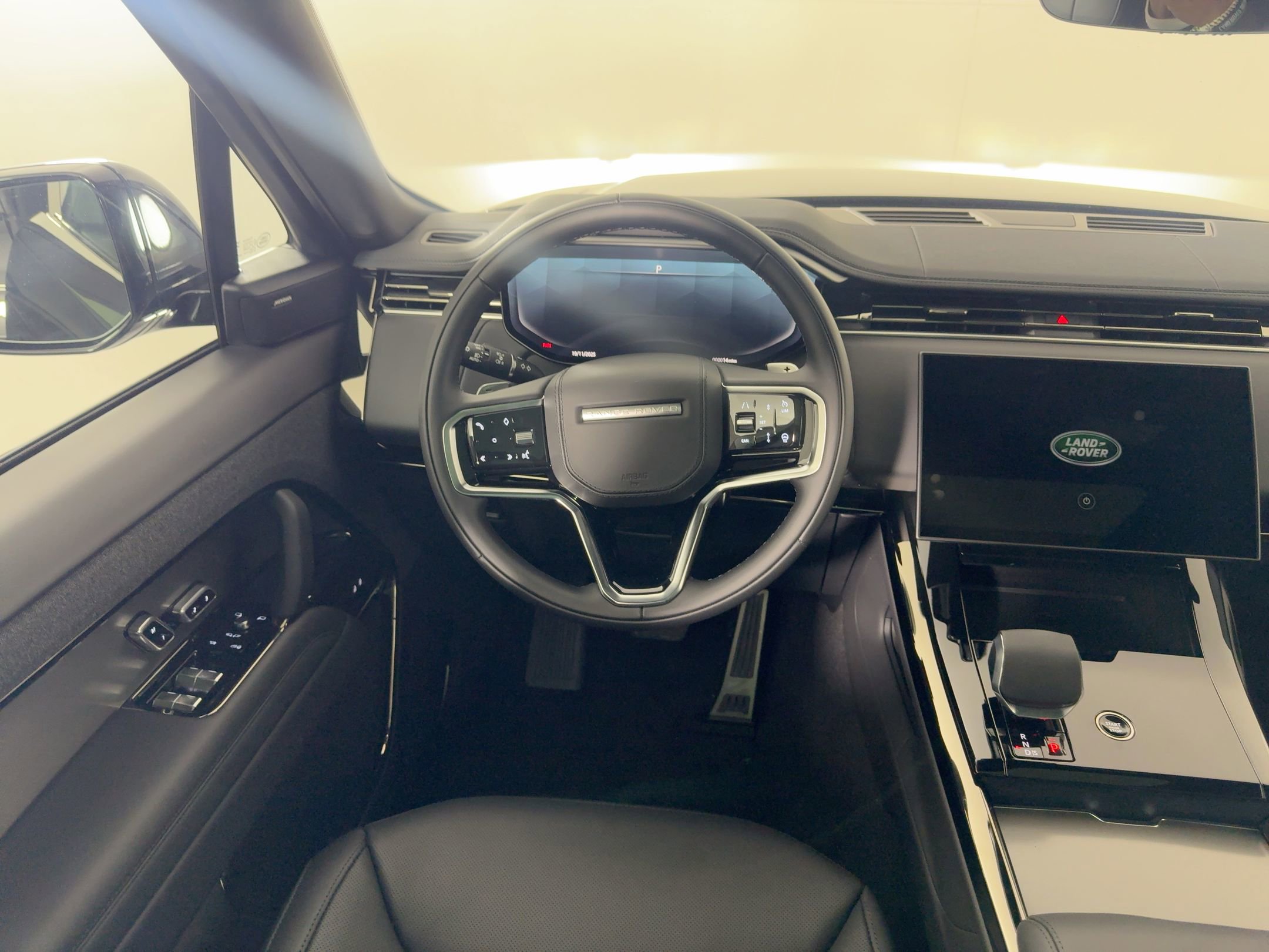 New 2025 Land Rover Range Rover Sport SE image 26