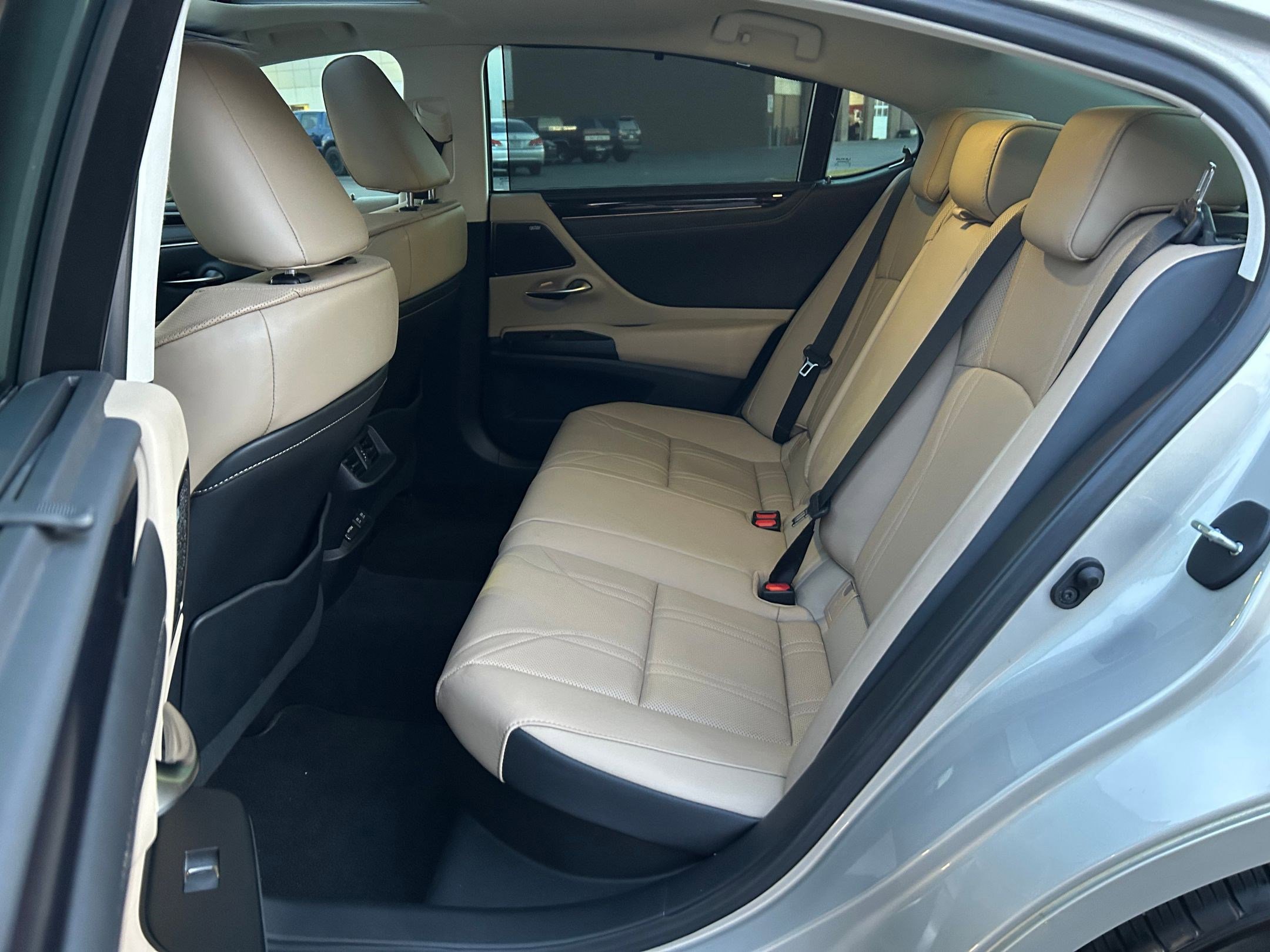 Used 2021 Lexus ES 300h Ultra Luxury image 24