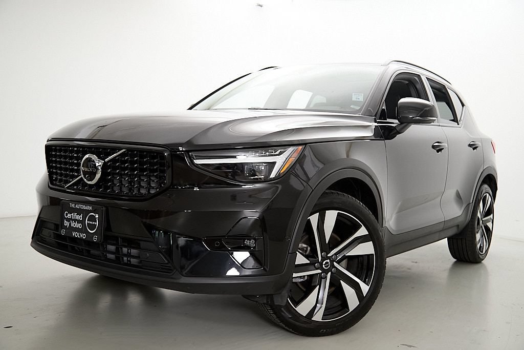 Certified 2023 Volvo XC40 B5 Ultimate w/ Protection Package Premier AWD/4WD image 2