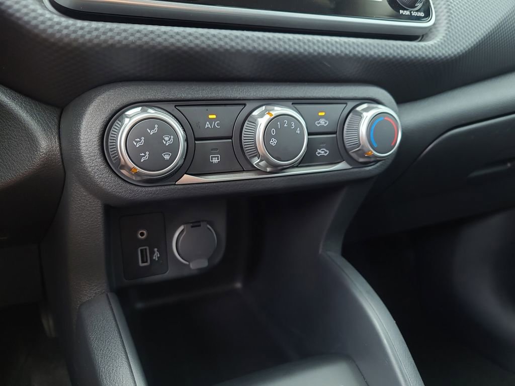 Certified 2025 Nissan Kicks Play S image 22