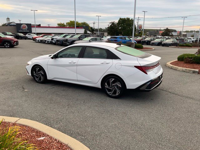 Used 2024 Hyundai Elantra Limited FWD image 4