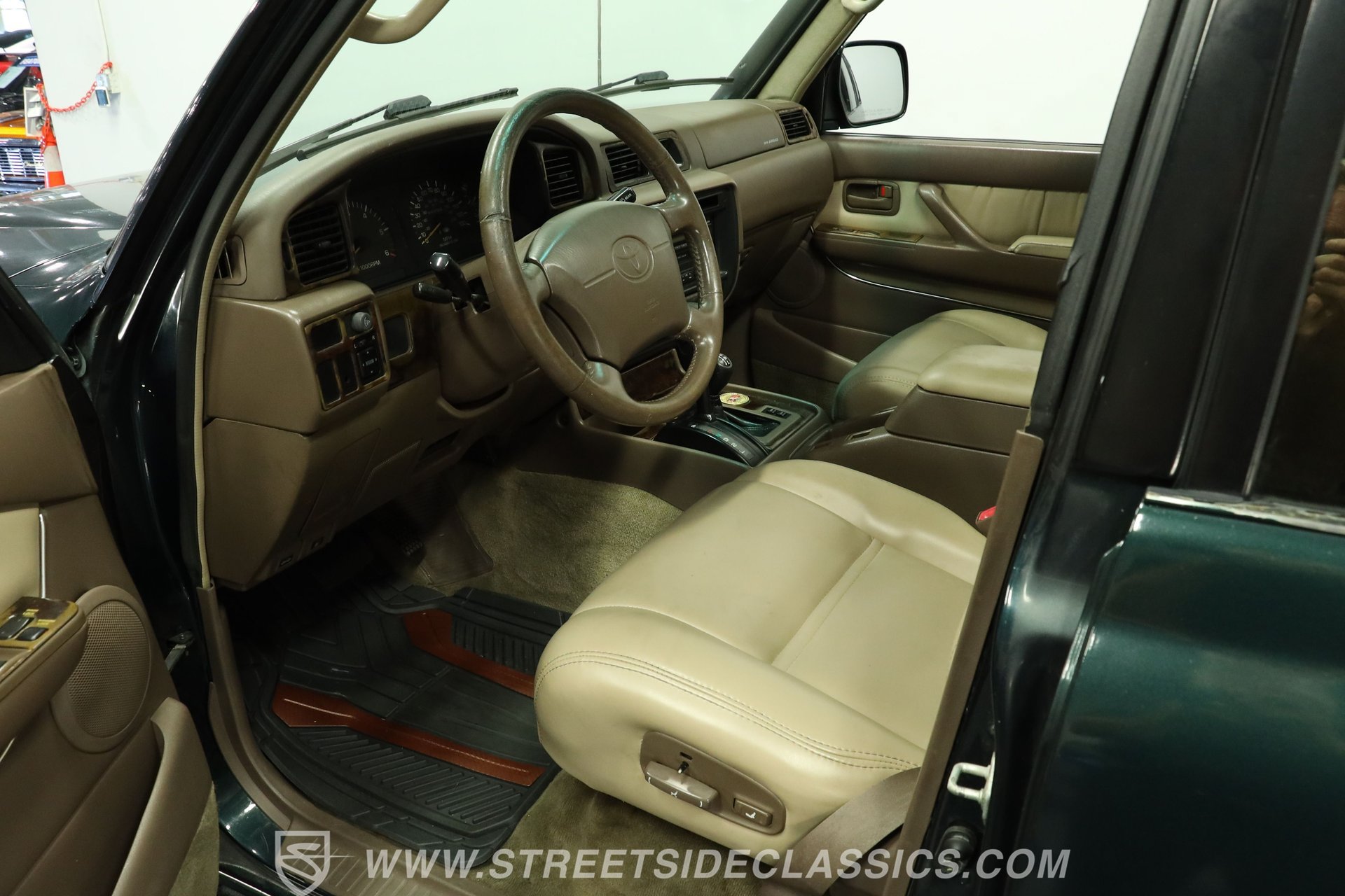 Used 1997 Toyota Land Cruiser w/ Collector's Edition Pkg AWD/4WD image 4