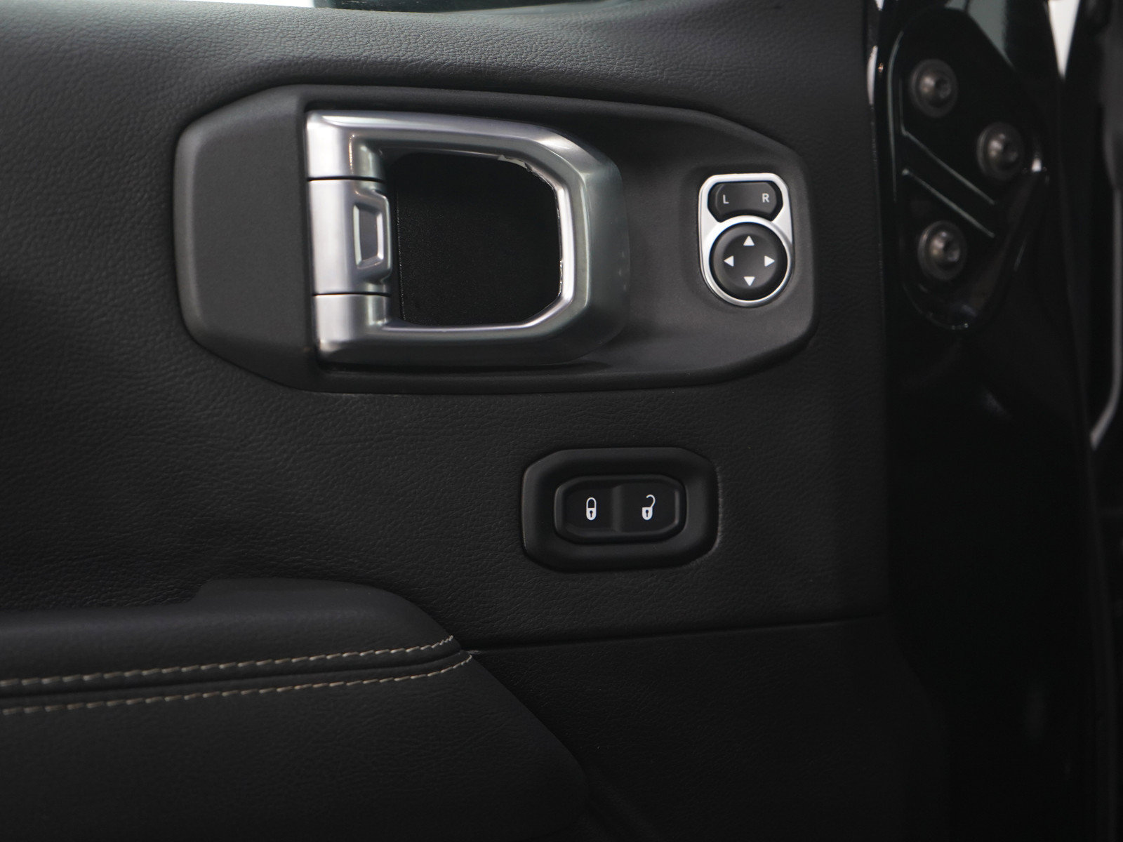 Used 2023 Jeep Wrangler Unlimited Sahara AWD/4WD image 21