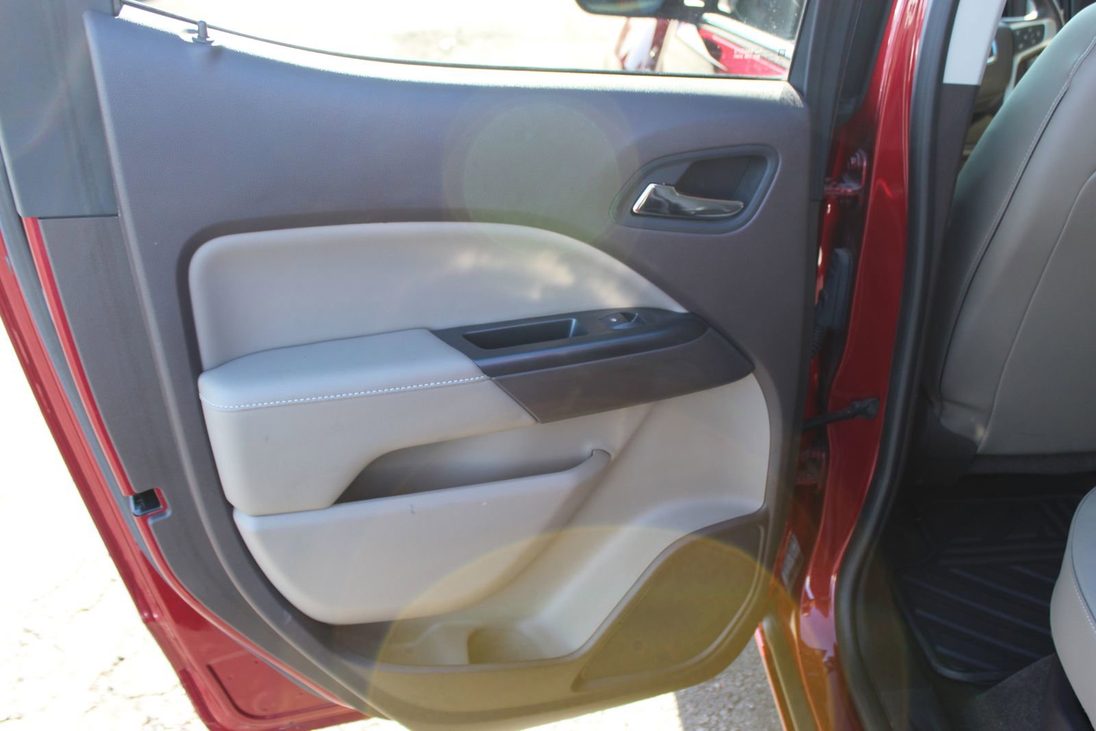 Used 2017 GMC Canyon SLT w/ Driver Alert Package image 18