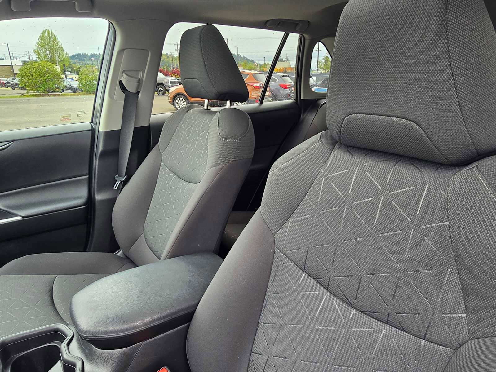 Used 2021 Toyota RAV4 XLE w/ Convenience Package image 23